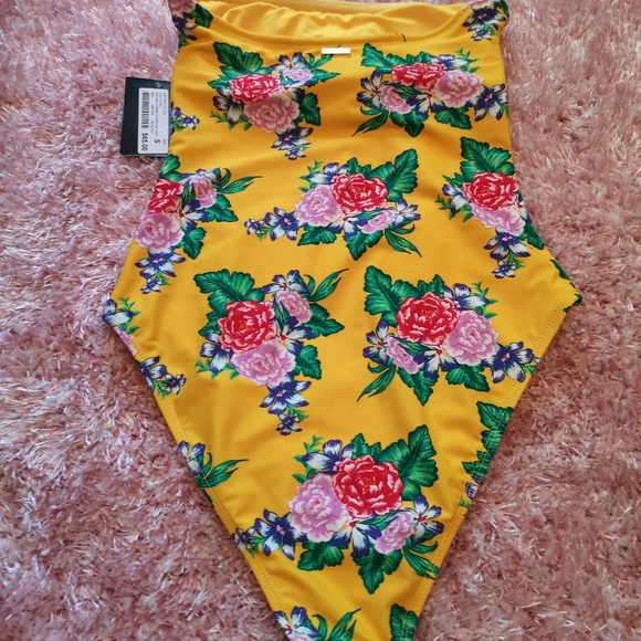 NWT OnePiece Swimming Suit 🏵️ - Picture 2 of 5
